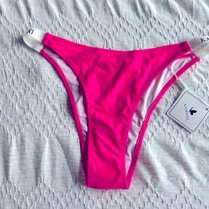 Kamoni Bikini bottoms • Size Medium